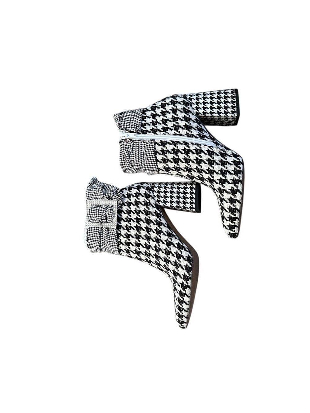 Betsey Johnson Black and White Houndstooth Pointed toe Ankle Boots NWOT Size 6.5 - Picture 7 of 10